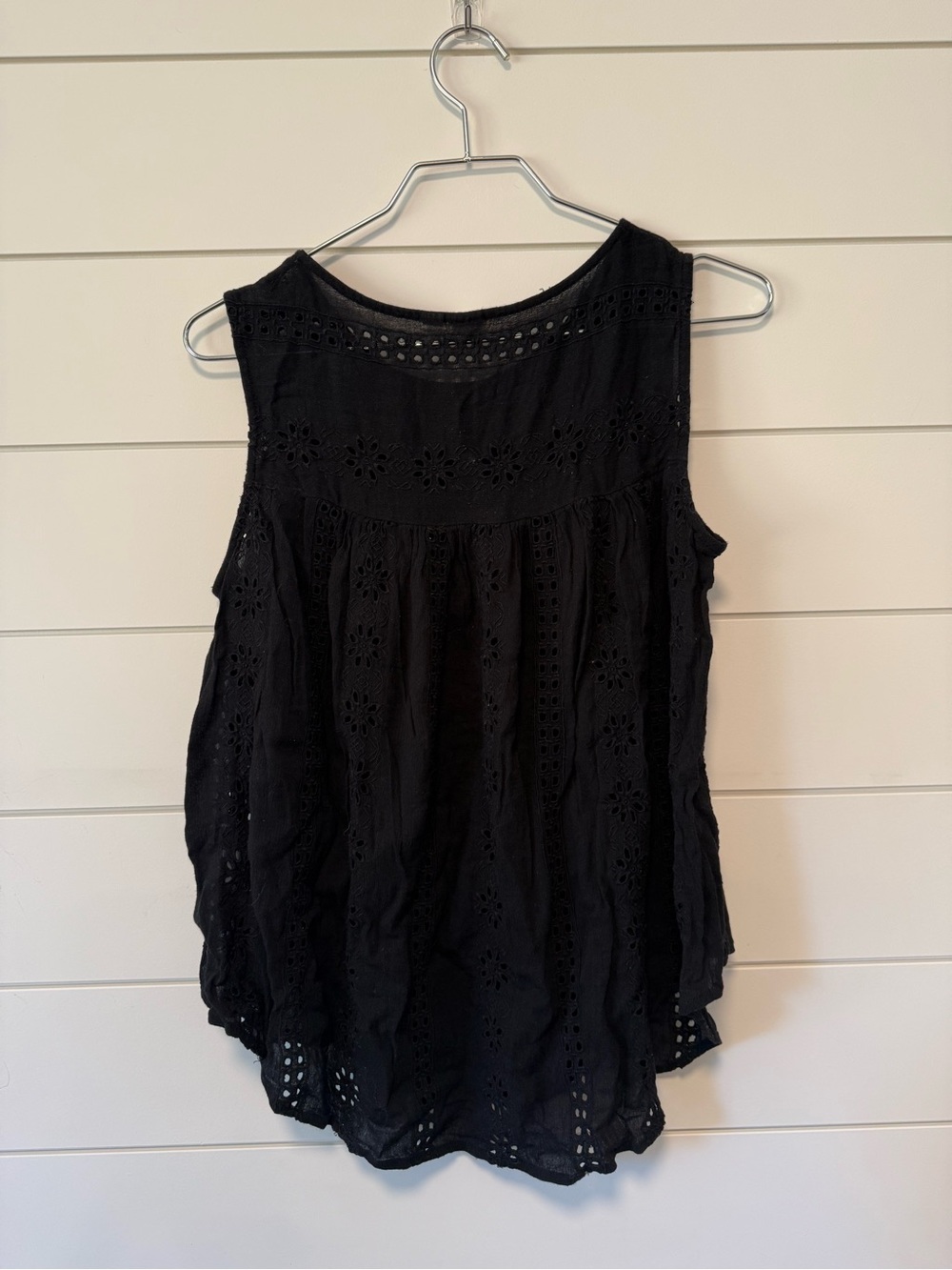Gap Black Black Sleeveless Eyelet Tank Top Flowy Women Size M - Picture 4 of 4